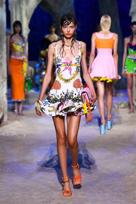 manifesto sfilata versace|versace milan spring.